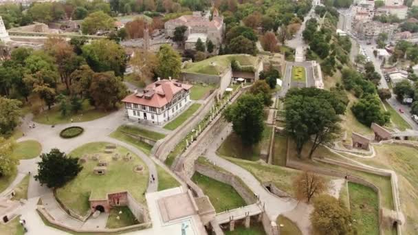 Βελιγράδι Σερβία. Αεροφωτογραφία του φρουρίου Kalemegdan και των κτιρίων του Μουσείου στο Πάρκο — Αρχείο Βίντεο