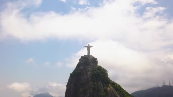 Drone Aerial Approaching to Christ Estatua del Redentor Rio De Janeiro Brasil — Vídeos de Stock