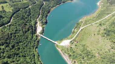 Zavojsko Jezero, Zavoj Gölü, Doğu Sırbistan. Kuş Gözü Turkuaz 'ın Hava Görüntüsü