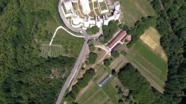 Manasija Hıristiyan Ortodoks Manastırı, Sırbistan. Birdseye Gökyüzü Yer İmi Görünümü