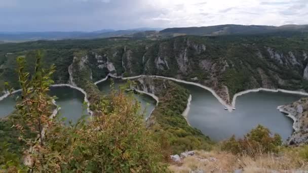 ウヴァツ峡谷と蛇行,セルビアの自然保護区.ビューポイントの風景｜Lookout — ストック動画