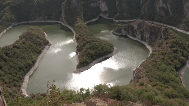 Uvac River Canyon and Meanders, Přírodní rezervace v Srbsku Domů Griffon Vulture — Stock video