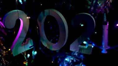 Sembolik 2021 Yıllık Aşı Şırıngası Renkli Işıklarla Noel