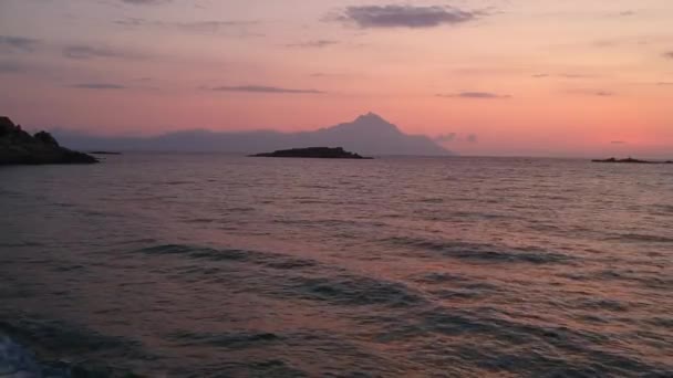 Yunanistan 'da Gündoğumunda Güzel Okyanus Hava Manzarası — Stok video