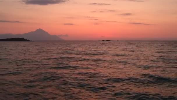 Vue Aérienne Du Ciel Rose Horizon à L'aube, Îles De La Mer Grecque, Fond De Montagne — Video