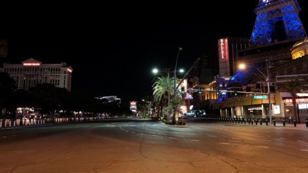 Spooky Empty Las Vegas Strip Under Covid Virus Lockdown Stängt Hotell, Kasinon — Stockvideo