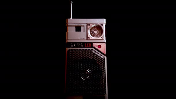 Transistor Radio, Vintage Portable Device on Battery Power, Close Up Spinning — Stock Video