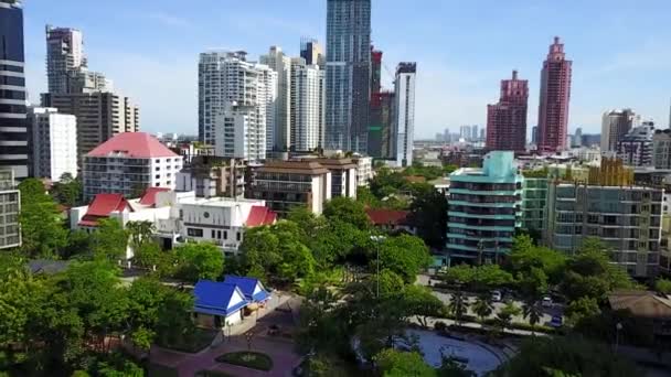 Bangkok Tailandia, Vista aérea del área urbana de la ciudad, rascacielos y parque verde — Vídeo de stock