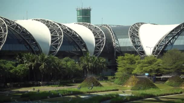 Bangkok Thailandia Suvarnabhumi International Airport Building and Garden — Video Stock