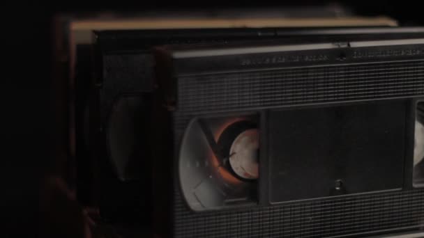 VHS Video Casette Tapes, Close Up. Vintage Media-konsept, spinne tett inntil fullt rammeverk – stockvideo