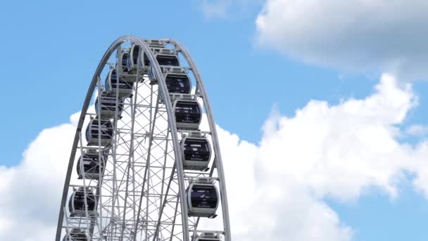 Slowmotion Close Up of Niagara Ferris Wheel aka SkyWheel, Sighseeing Gondolas — Vídeo de stock