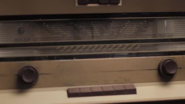 Vintage AM ve FM Radyo Alıcılarının Kapanışı 1970 'lerden Full Frame