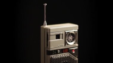 Klasik Transistör FM ve AM Radyo İstasyonları Alıcısı, Kapat