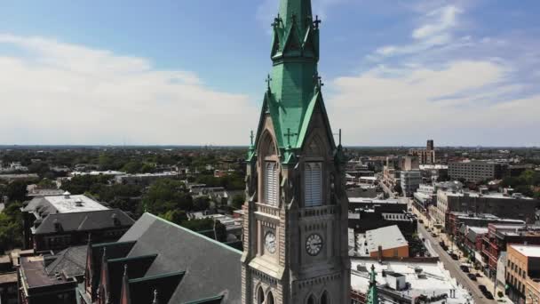 St. Alphonsus Church, Chicago, EUA. Vista aérea da Torre do Relógio e Exterior — Vídeo de Stock