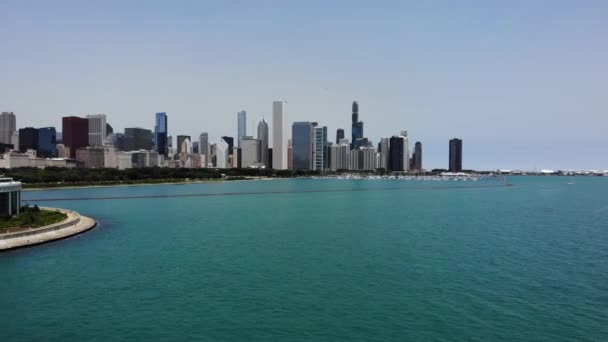 Aerial Panorama of Chicago, Illinois USA. Nábřeží u Michiganského jezera — Stock video