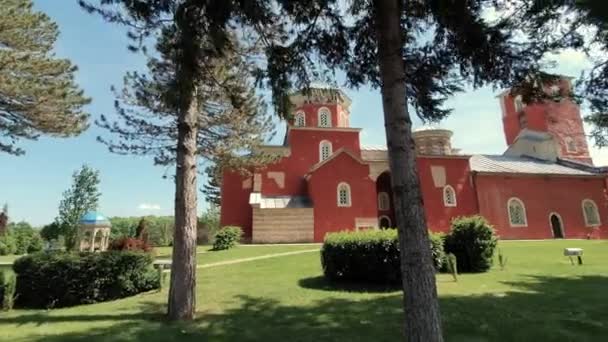 세르비아의 Zica Monastery. 크랄 예 보시 근처에 있는 기독교 정교회 의착 륙지 — 비디오