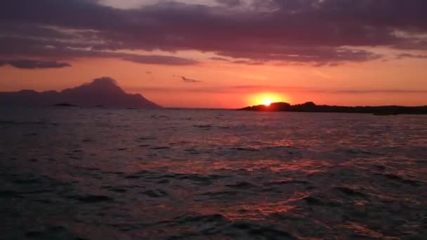 Crepúsculo antes do nascer do sol Acima do mar Mediterrâneo e vista aérea panorâmica da costa — Vídeo de Stock