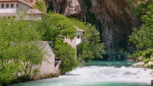 Buna River Spring nel villaggio di Blagaj vicino a Mostar City, Bosnia-Erzegovina — Video Stock