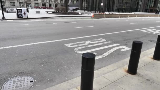 Déserté au centre-ville de Chicago pendant Covid-19 Virus Lockdown Empty Street and Square — Video