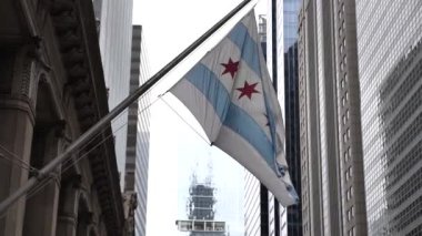 Chicago City Flag Şehir Merkezi Binası, Slow Motion Close Up, Illinois ABD