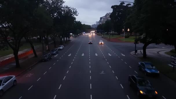 Twilight Traffic on Figueroa Alcorta Avenue, Buenos Aires, Argentina, Overpass — стокове відео