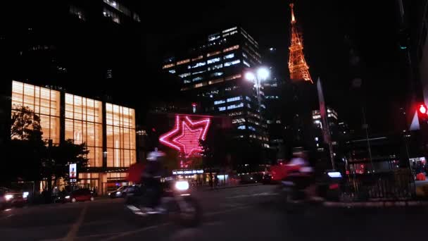 Центр Сан-Паулу, Бразилия ночью. Освещение и движение на проспекте Паулисты — стоковое видео