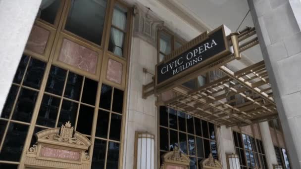 Civic Opera Building Entrance Door and Sign, Σικάγο ΗΠΑ κινηματογραφική αργή κίνηση — Αρχείο Βίντεο