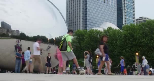 Chicago Cloud Gate aka Bean, USA, Time Lapse of People in Front of Landmark — 图库视频影像