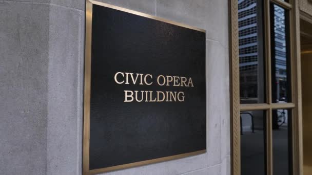 Civic Opera Building Cartello all'ingresso della sede, Chicago, Illinois USA — Video Stock