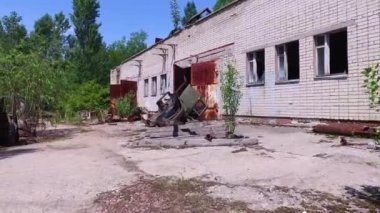 Çernobil Ukrayna Pripyat, İnşaat ve Tamir Dükkanı, Terk Edilmiş Kamyonlar