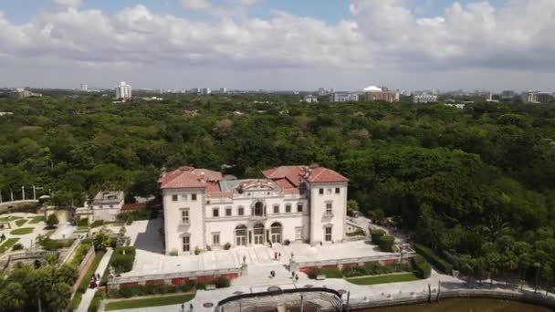 Villa Vizcaya, Miami Florida, USA.设有花园的地标的空中景观 — 图库视频影像