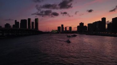 Hava Görüntüsü, Miami, Florida ABD, Günbatımından Sonra Alacakaranlık, Binaların Silüetleri