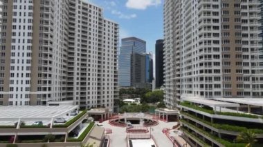 Miami, ABD, Brickell Key Adası 'ndaki lüks mahallelerin insansız hava aracı görüntüsü