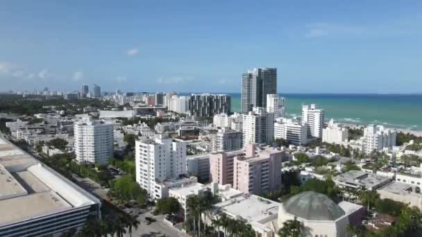 Luchtfoto, Miami South Beach Waterfront Gebouwen en Joodse Tempel Synagoge — Stockvideo