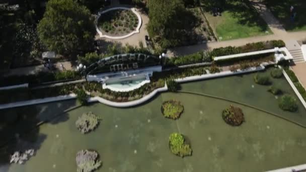 Beverly Hills, Kalifornien, drönare antenn utsikt över trädgården Park, skylt och exklusiva — Stockvideo