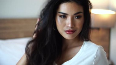 Güzel Asyalı Kadın Model Anna Houngheuang 'ın Yüzü Kamera 4k için