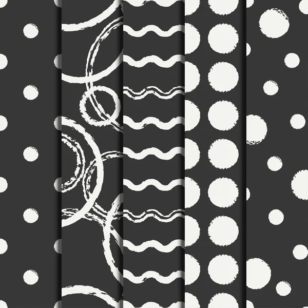 Handgezeichnetes, nahtloses Muster mit schwarzen Grunge-Ringen, Kreis. Geschenkpapier. abstrakter Vektorhintergrund. Pinselstriche Ringe. lässige Textur. Doodle. Trockenbürste. Abbildung mit Ecken und Kanten. — Stockvektor