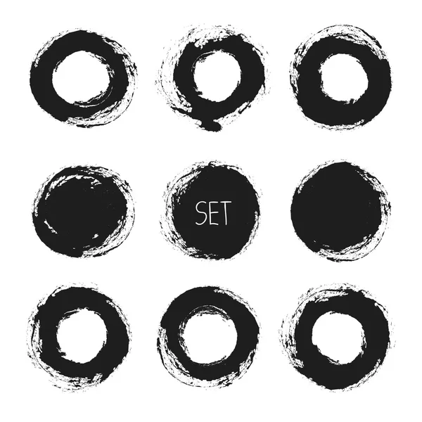 Set van vector ronde grunge frames. hand getrokken ontwerpelementen. abstracte inktshapes — Stockvector