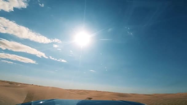 Noviembre 2015. conducir un coche todoterreno en el desierto del sahara, Tunisia, aventura del sahara 4x4 — Vídeos de Stock