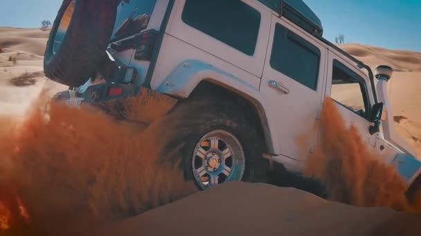 November 2015: driving off-road car in the sahara desert, tunisia, 4x4 sahara adventure, november 2015 — Stock Video