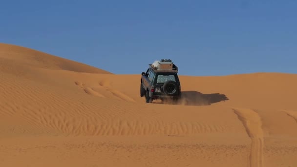 Novembro 2015: condução de carro off-road no deserto do Saara, tunisia, 4x4 aventura sahara, novembro 2015 — Vídeo de Stock