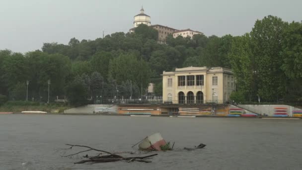 Lluvia fuerte en Turín, Italia — Vídeo de stock