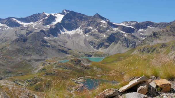 Paisaje alpino en verano — Vídeos de Stock