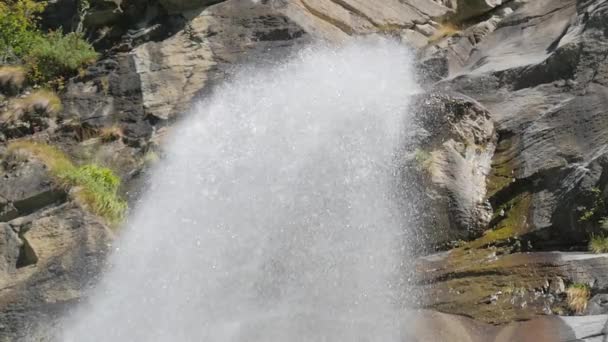 Cachoeira alpina — Vídeo de Stock