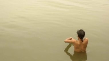 Hindistan, varanasi, Ganj Nehri banyo adam