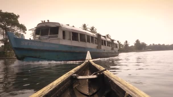 Kerala Backwaters, Güney Hindistan, kano ve feribot, Mart 2015 — Stok video