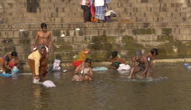 Hindistan, varanasi, Ganj Nehri banyo insanlar