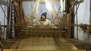 Varanasi, Hindistan, Hint weaver iş başında