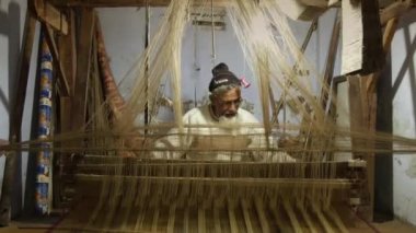 Varanasi, Hindistan, Hint weaver iş başında