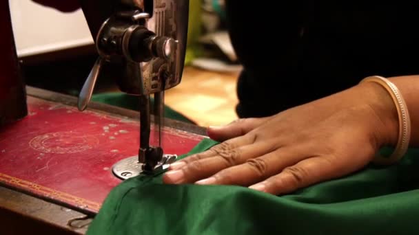 Varanasi, india, seamstress at work, close up — Stock Video